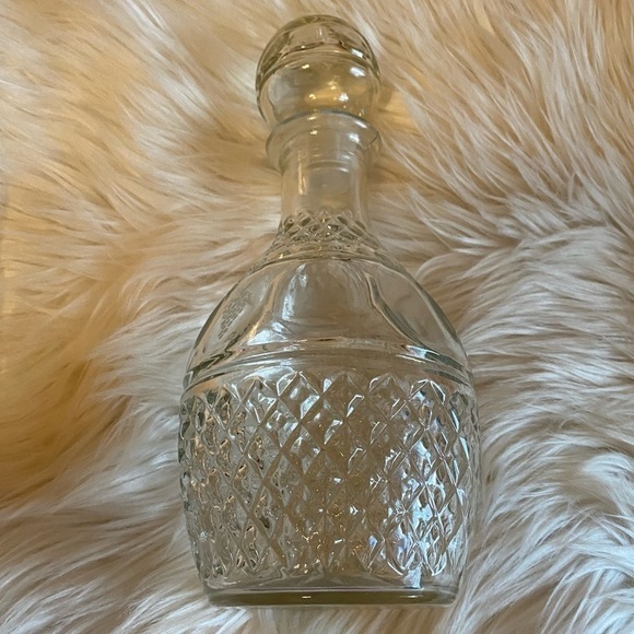 Vintage Whiskey Decanter bottle with stopper for Scotch, Bourbon, Tequila - Picture 2 of 7